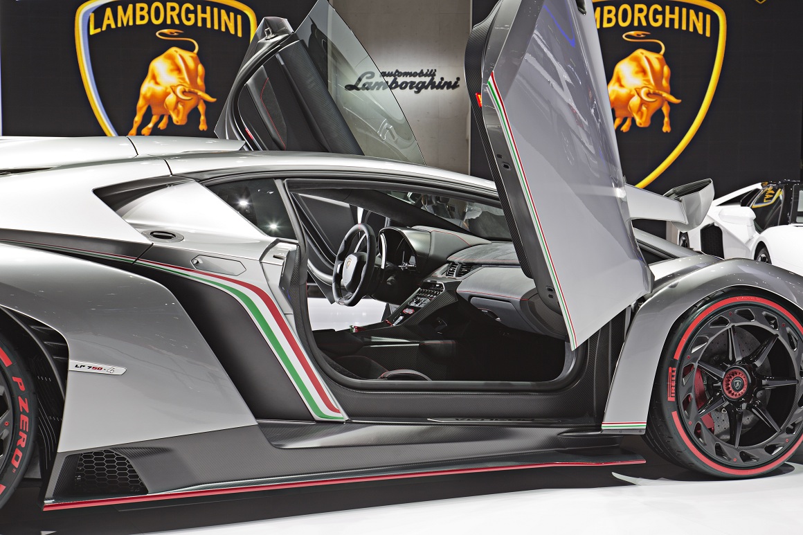 Lamborghini Veneno 2013-12.jpg